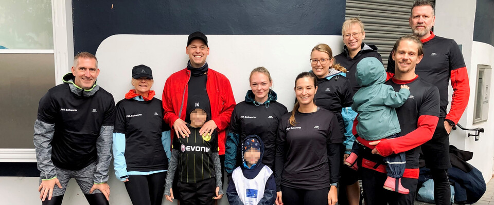 Hospizlauf 2022 Gruppenfoto des Teams (9 Läufer) der JVA