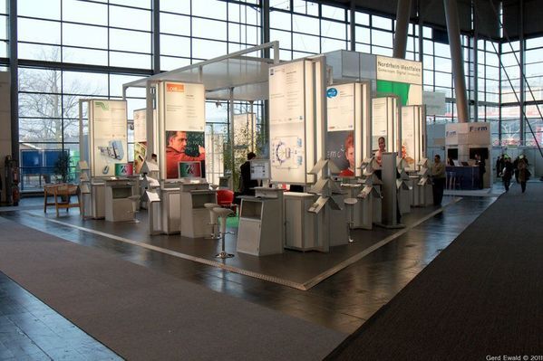 Rückseite des Standes des Landes NRW auf der CEBIT 2011.